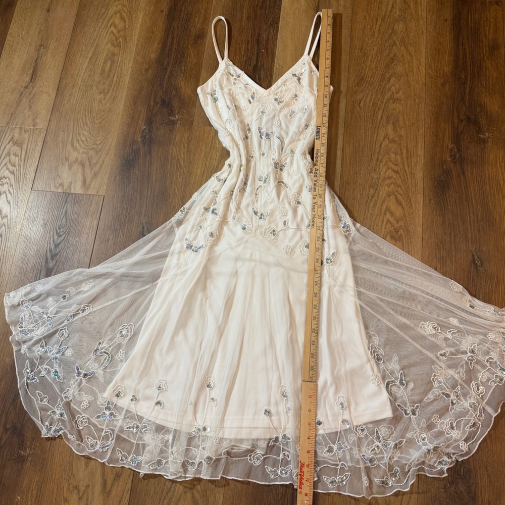 Embellished White Sequin Floral Camisole - Picture 13 of 16